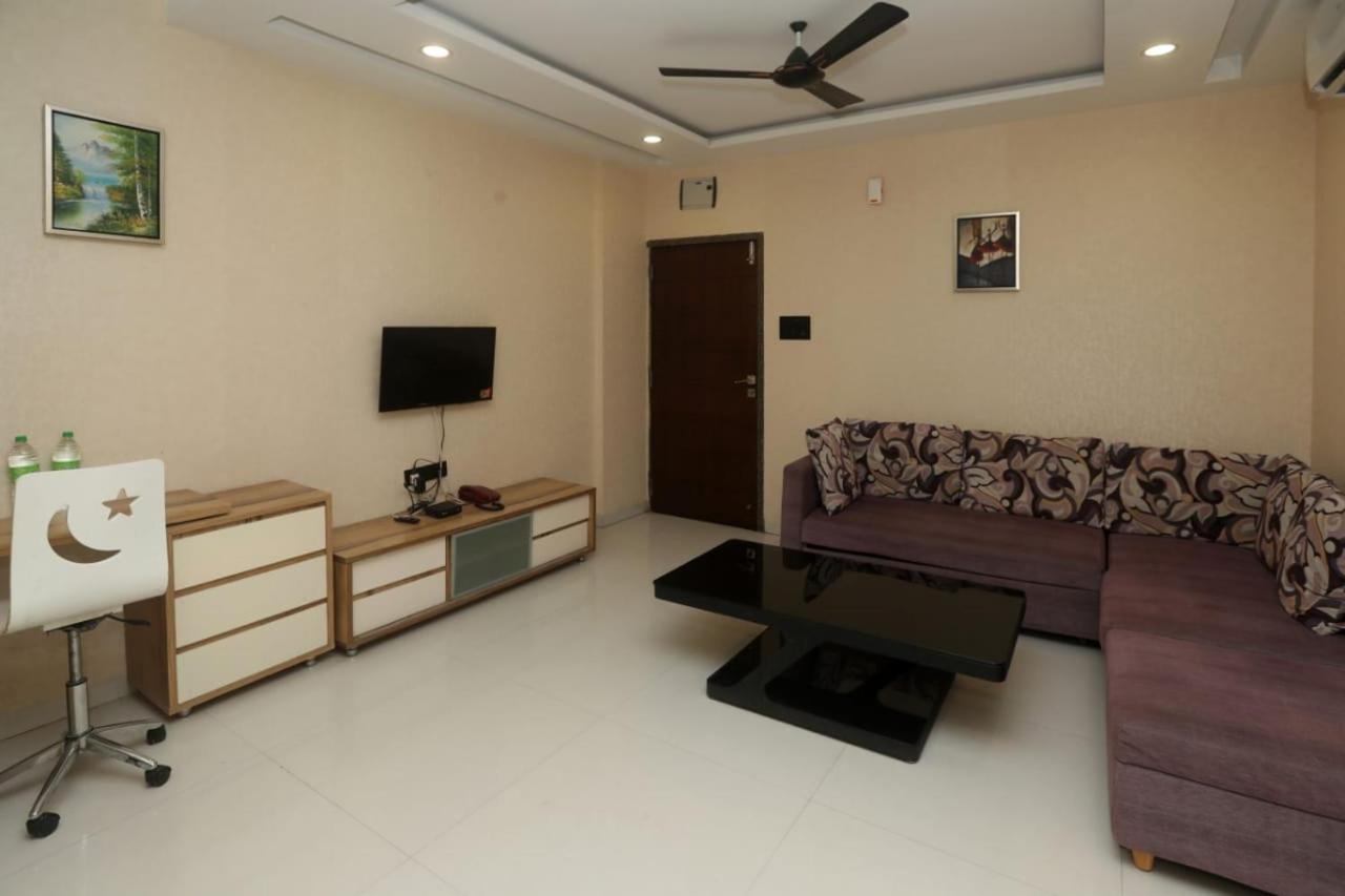 Stay10 Luxury Service Apartment Indore Dış mekan fotoğraf