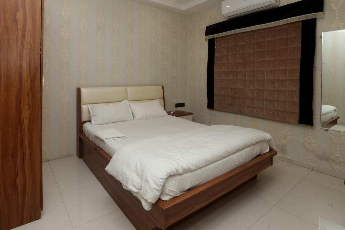 Stay10 Luxury Service Apartment Indore Dış mekan fotoğraf